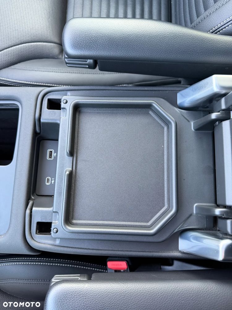 Land Rover Discovery 3.0 D250 mHEV R-Dynamic SE - 26