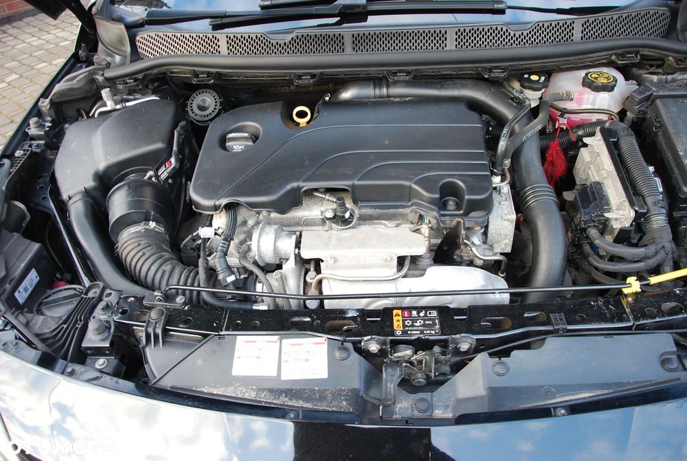 Opel Astra 1.4 T Enjoy S&S - 37