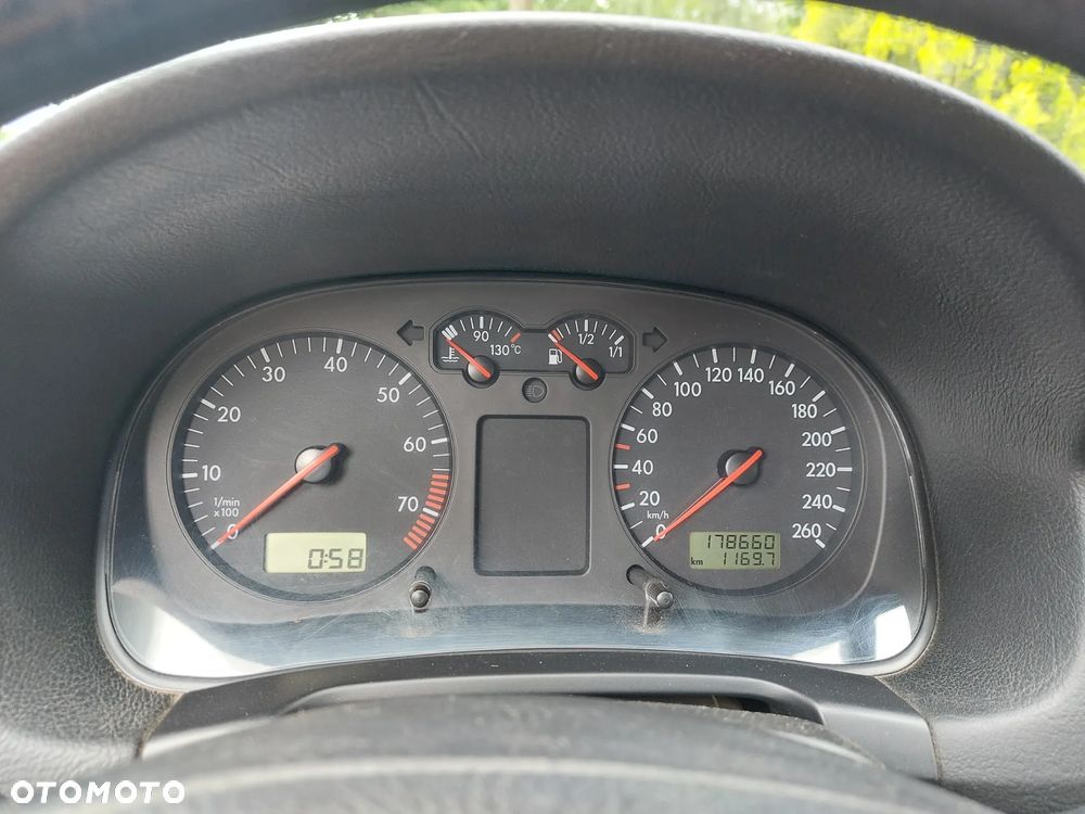 Volkswagen Golf - 10
