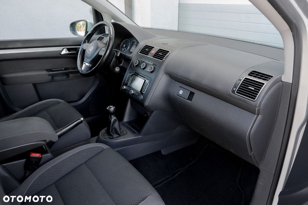 Volkswagen Touran 2.0 TDI Highline - 29