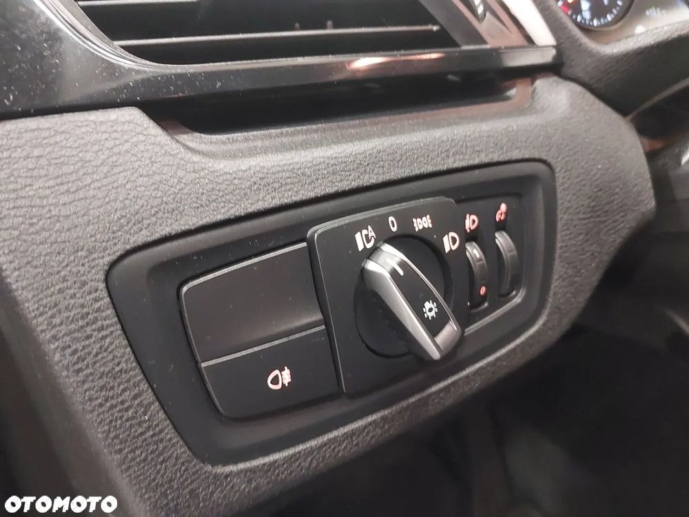 BMW X1 sDrive18i - 18