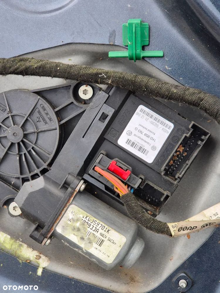 DRZWI VOLKSWAGEN GOLF V - 27