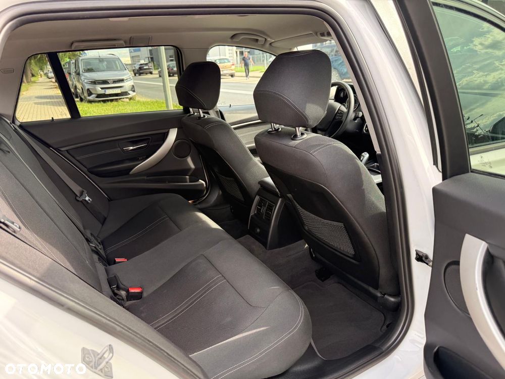 BMW Seria 3 318d Sport Line - 22