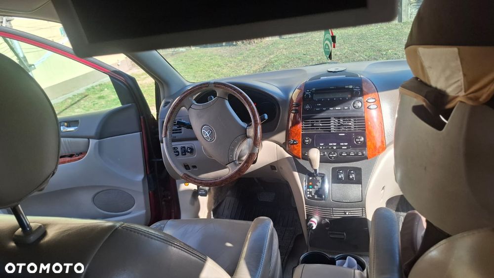 Toyota Sienna - 8
