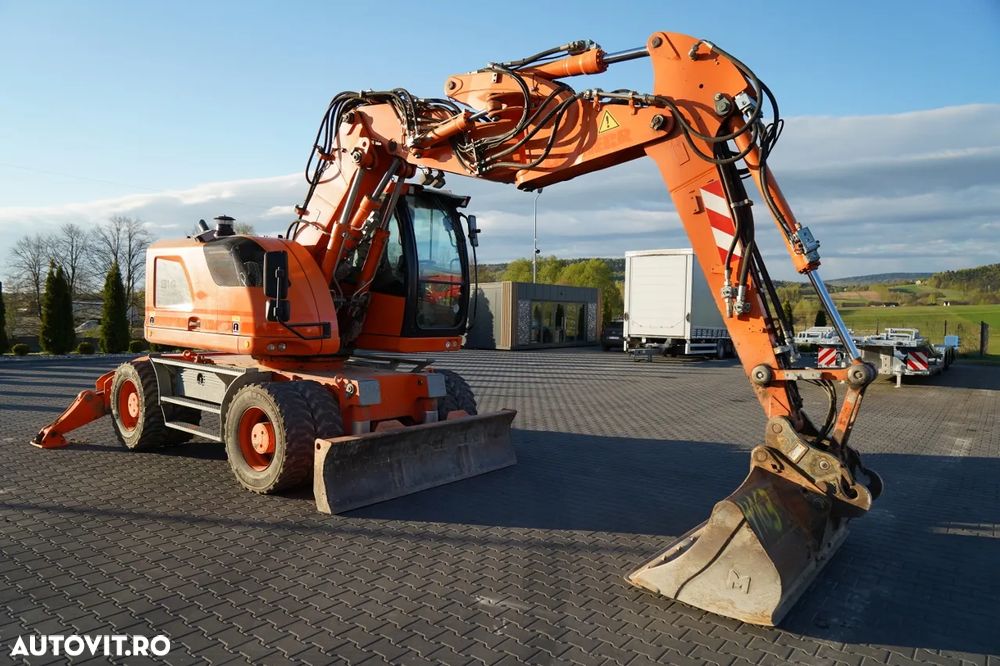 Liebherr A914 COMPACT / EXCAVATOR PE ROȚI / SET CUPĂ / VOPSEA ORIGINALĂ DIN FABRICĂ / AER CONDIȚIONAT / CAMERĂ - 10