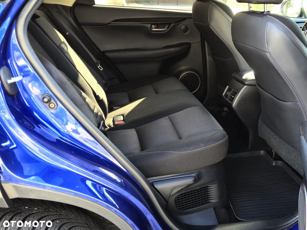 Lexus NX 300h Elite AWD - 34