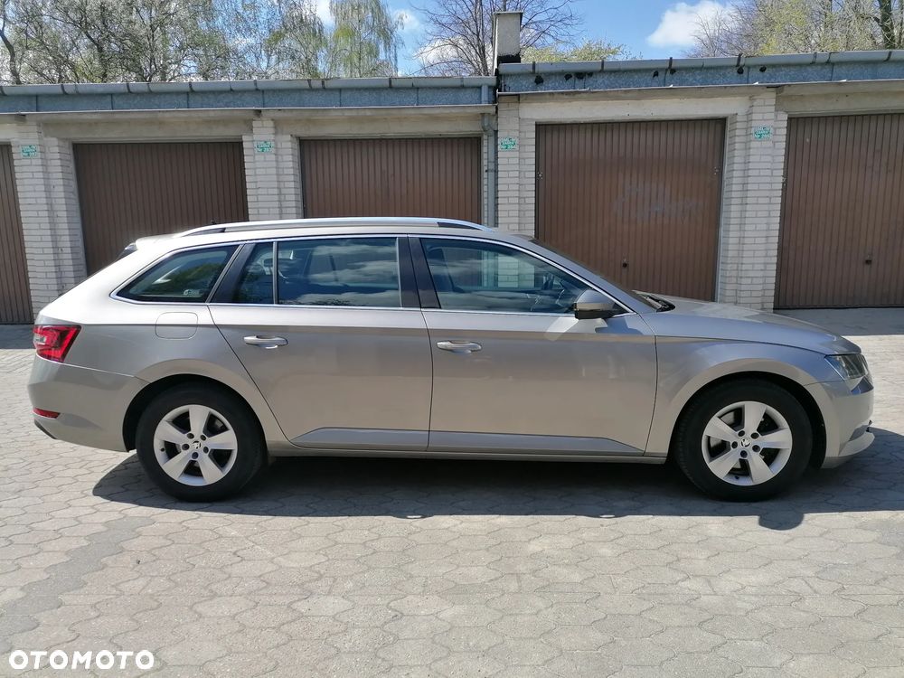 Skoda Superb 2.0 TDI Ambition - 4