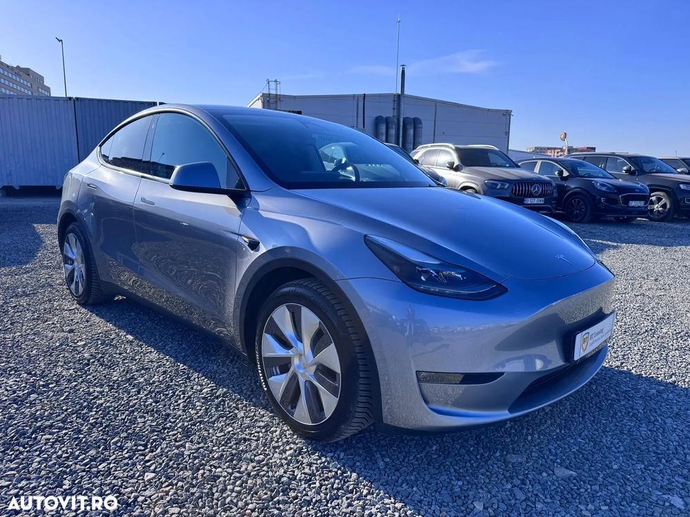 Tesla Model Y Long Range Dual Motor AWD - 2