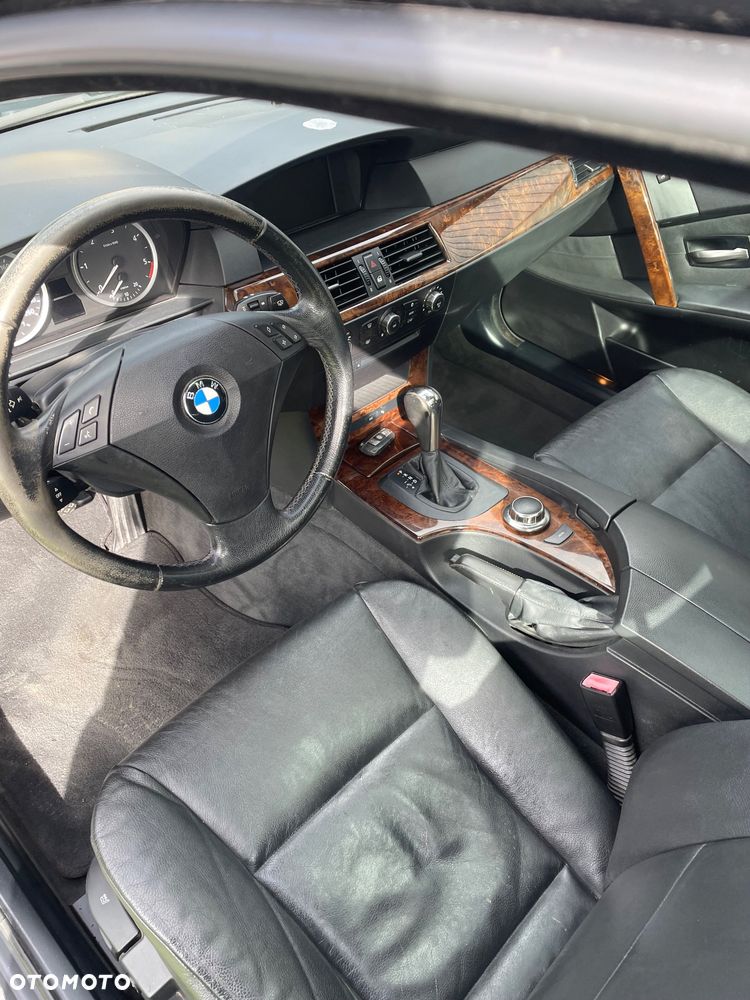 BMW Seria 5 525d - 28