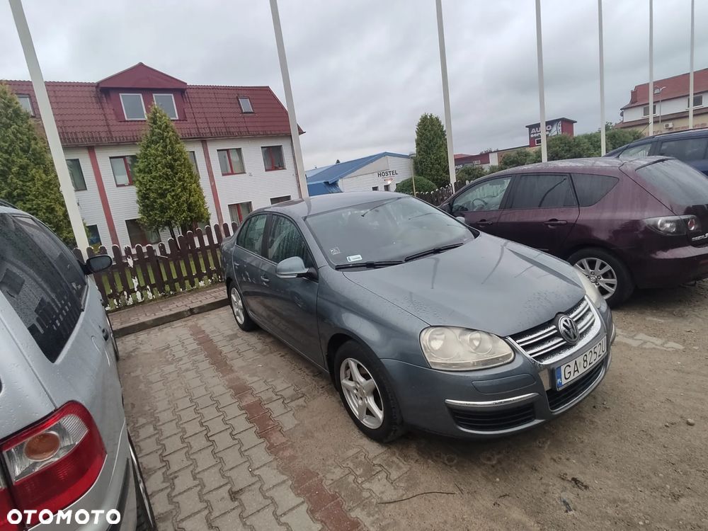 Volkswagen Jetta 1.6 FSI Comfortline - 3