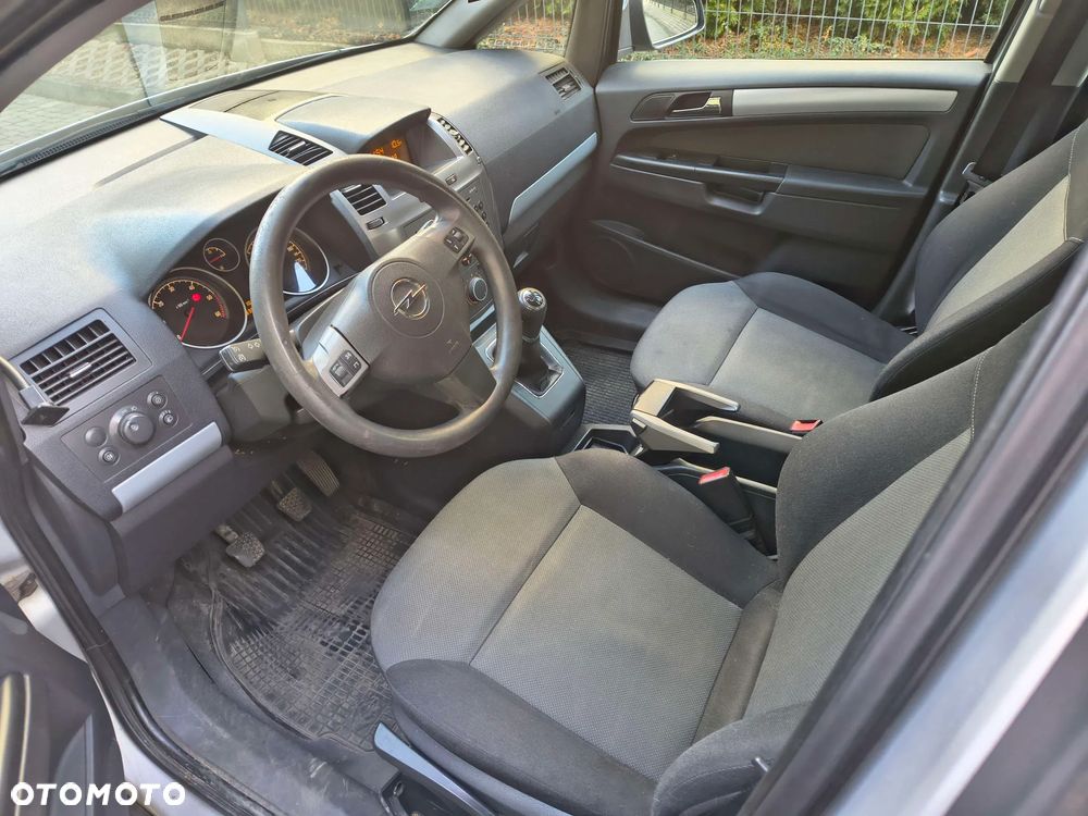 Opel Zafira - 10