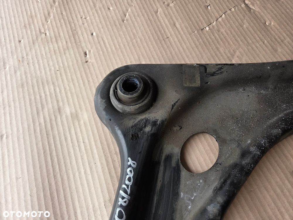 Wahacz przedni prawy Peugeot 208 - 3