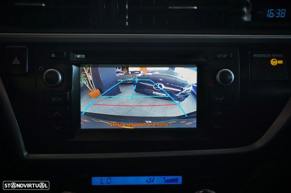 Toyota Auris Touring Sports 1.4 D-4D Life - 13