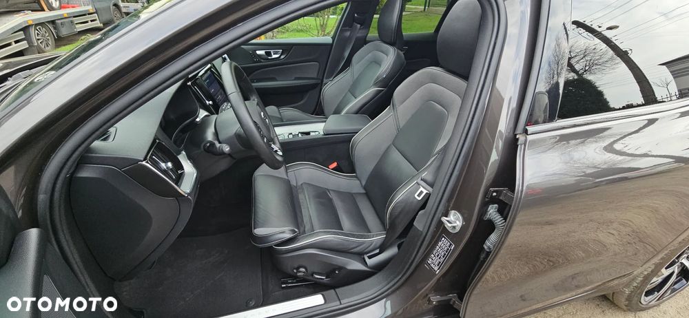 Volvo V60 B4 B DKG Plus Dark - 9