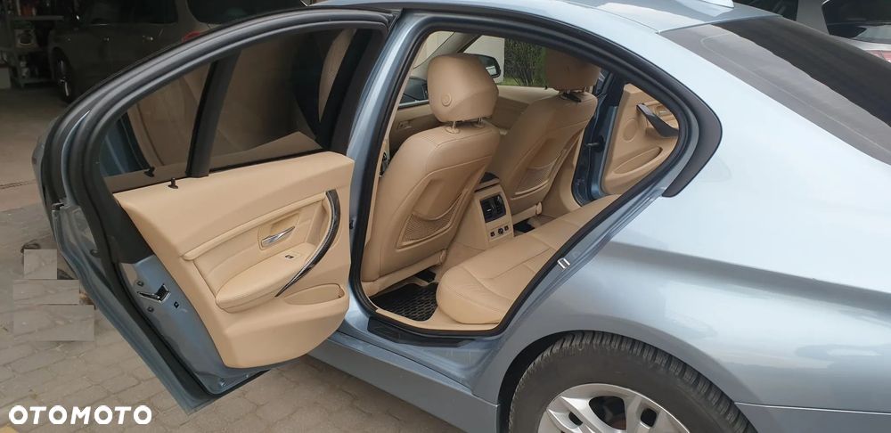 BMW Seria 3 328i Luxury Line - 12