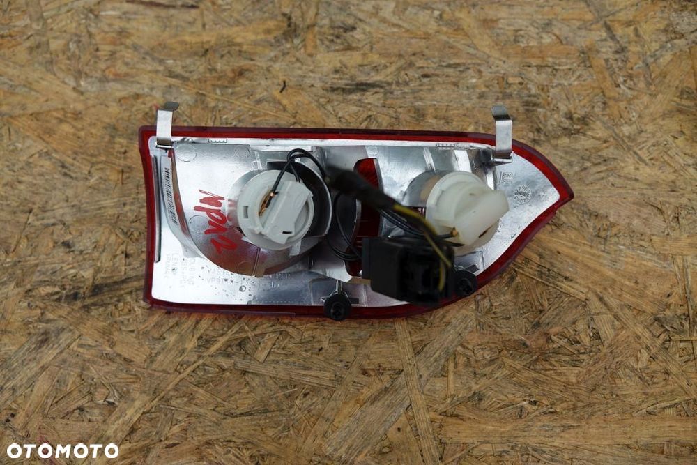 LAMPA LEWA TYLNA TYŁ OPEL INSIGNIA A KOMBI 13226854 - 2