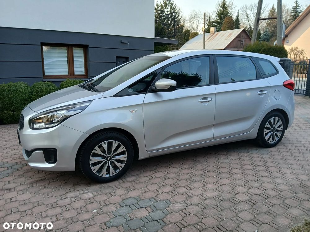 Kia Carens 1.6 GDI Dream Team Edition - 4