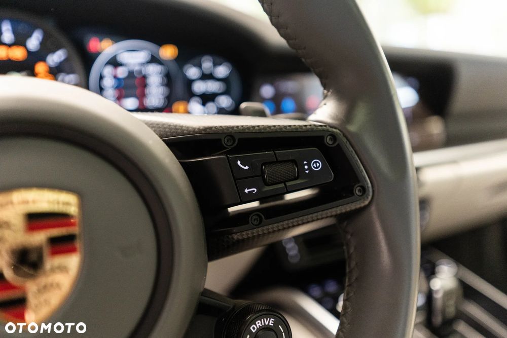 Porsche 911 Carrera 4S - 16