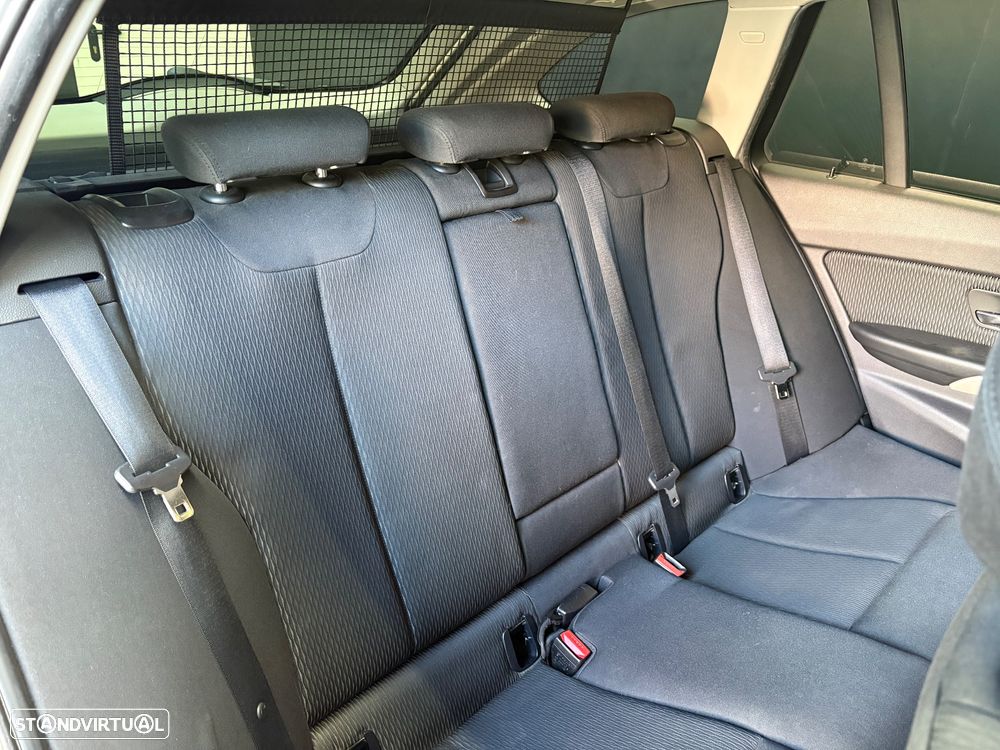 BMW 320 d Aut. Sport Line - 14