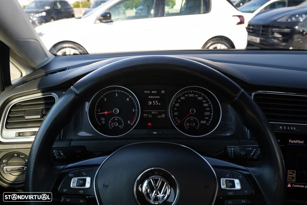 VW Golf 1.6 TDI Confortline - 17