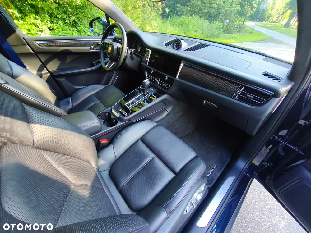 Porsche Macan - 24