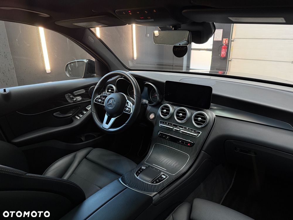 Mercedes-Benz GLC 300 4Matic 9G-TRONIC AMG Line - 9