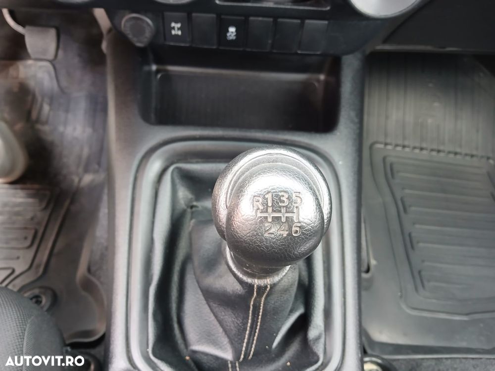 Toyota Hilux 4x4 Double Cab M/T Comfort - 14