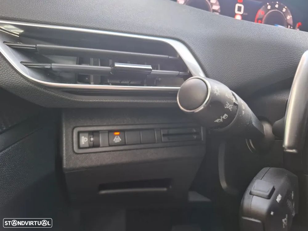 Peugeot 3008 1.2 PureTech Allure Pack EAT8 - 24