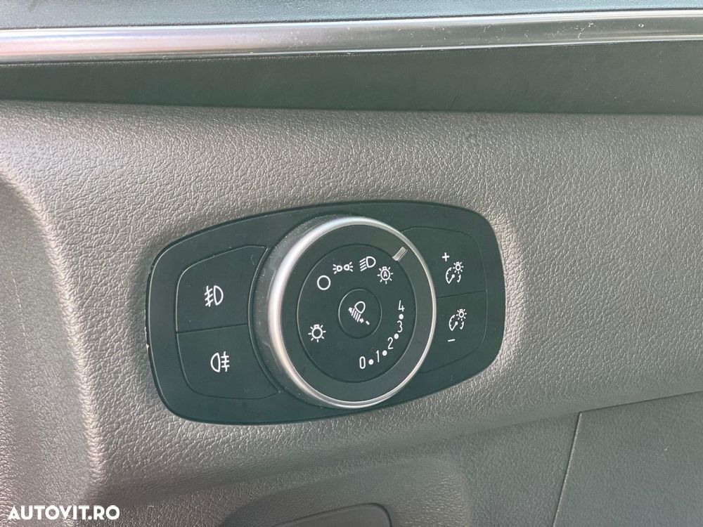 Ford Tourneo Custom - 15