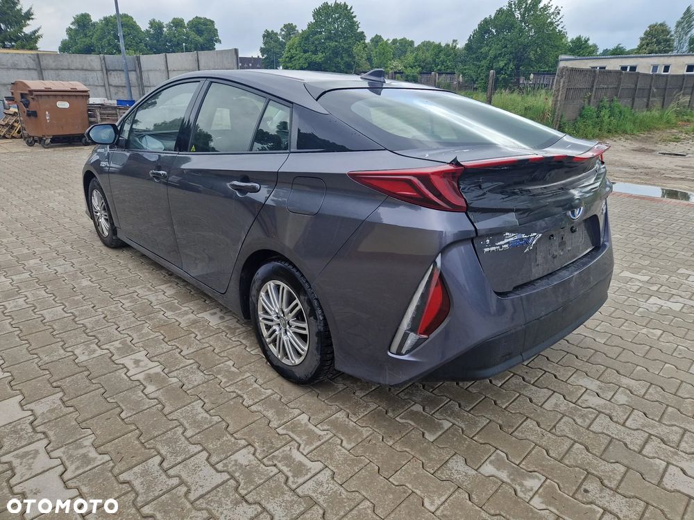 Toyota Prius Hybrid - 4