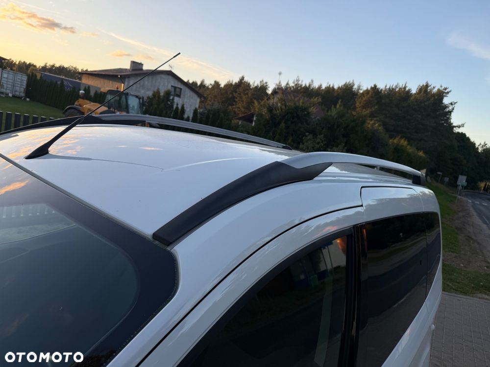 Ford Tourneo Courier 1.0 EcoBoost Titanium - 23