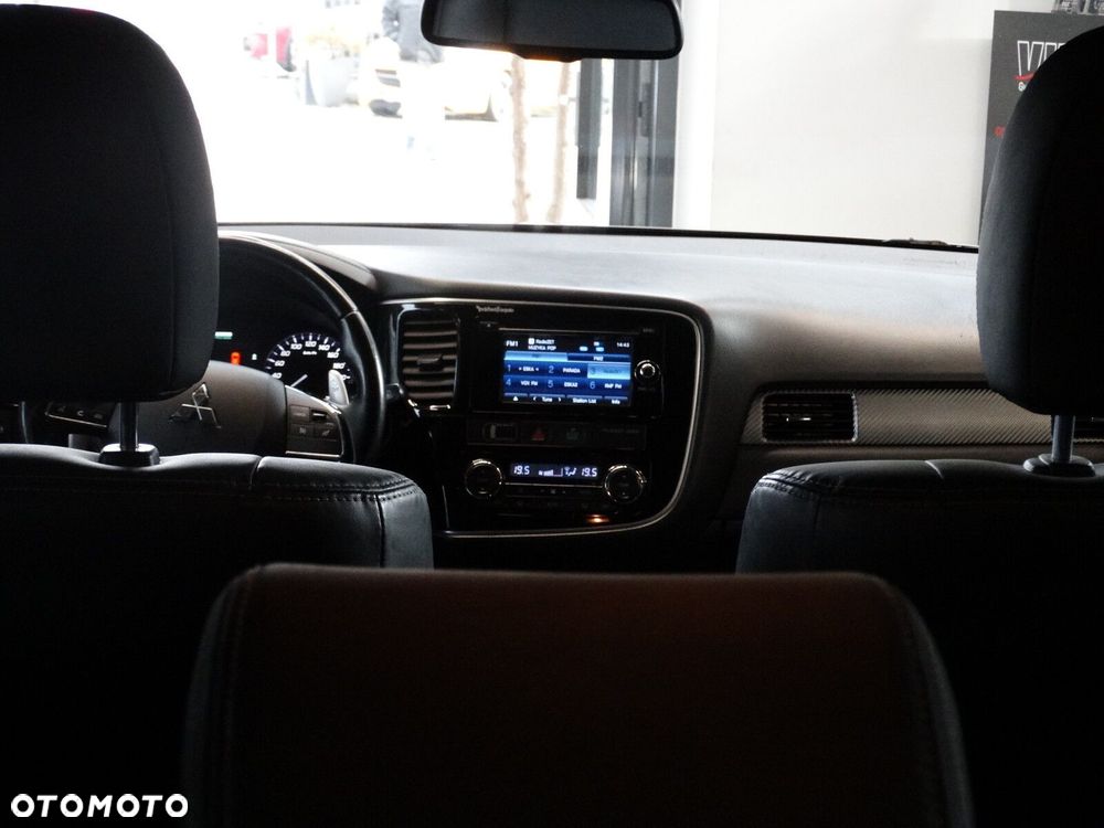 Mitsubishi Outlander - 25