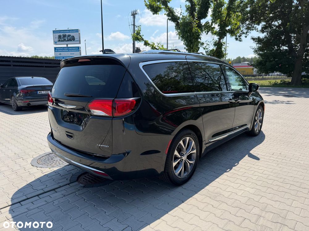 Chrysler Pacifica - 9