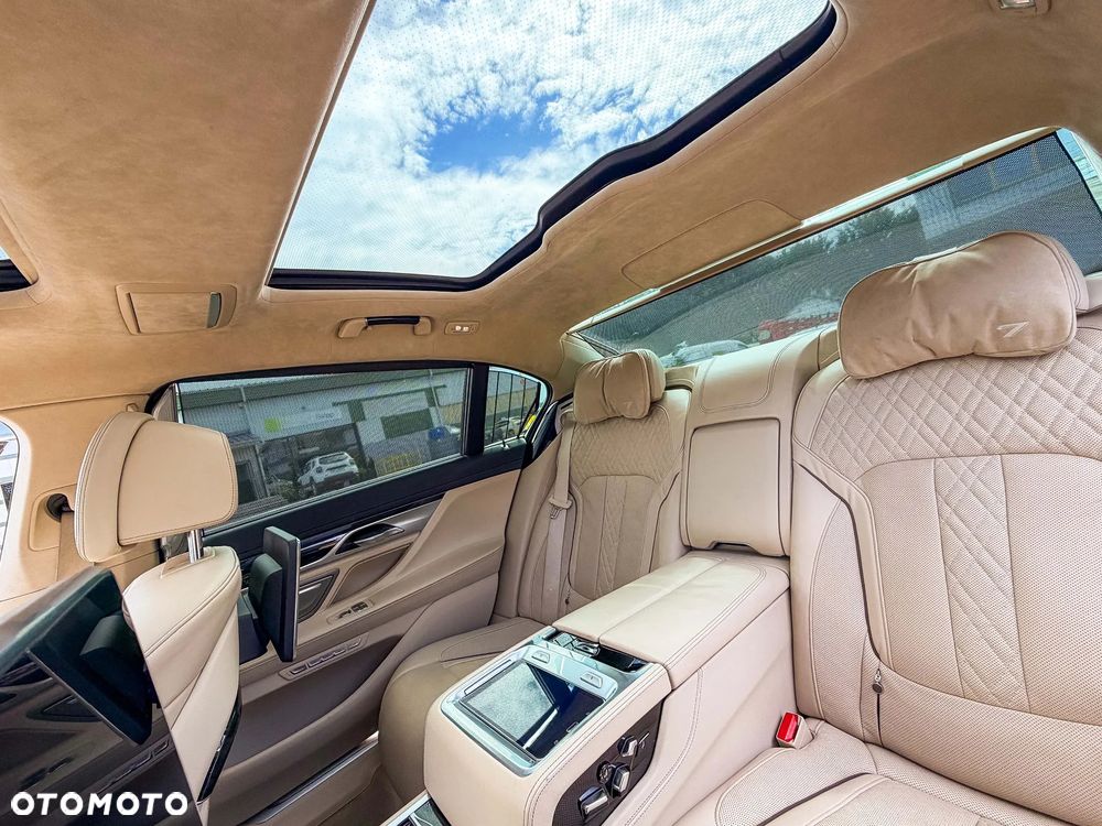 BMW Seria 7 750Li xDrive - 16