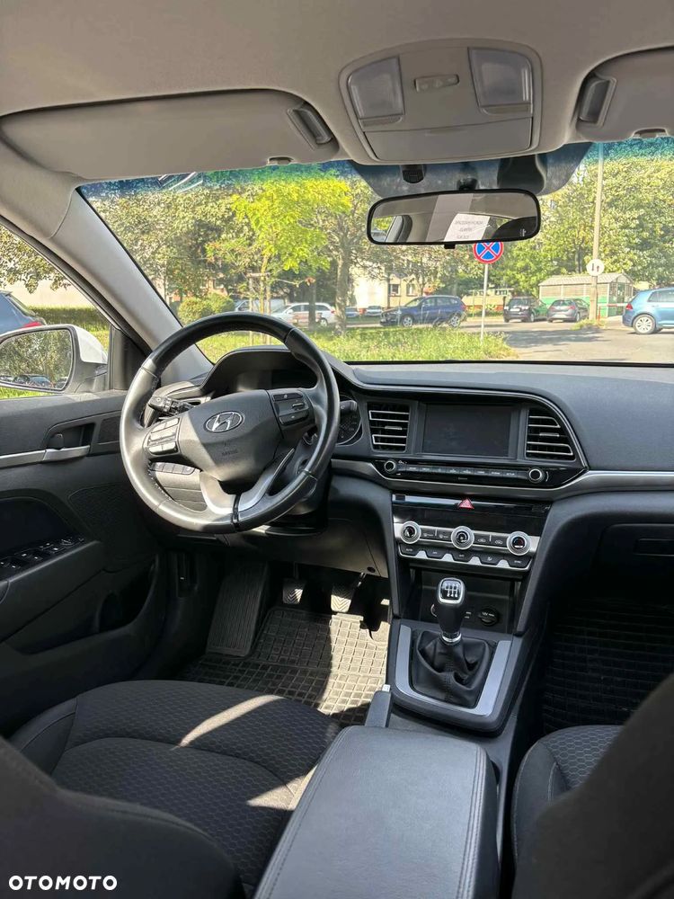 Hyundai Elantra ver-1-6-comfort - 13