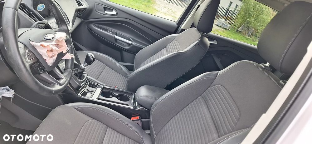 Ford Kuga 1.5 EcoBoost 2x4 Titanium - 18