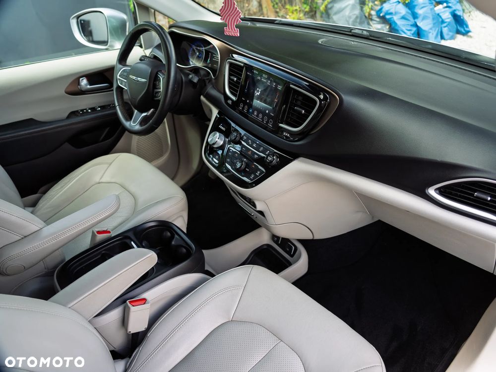 Chrysler Pacifica - 13