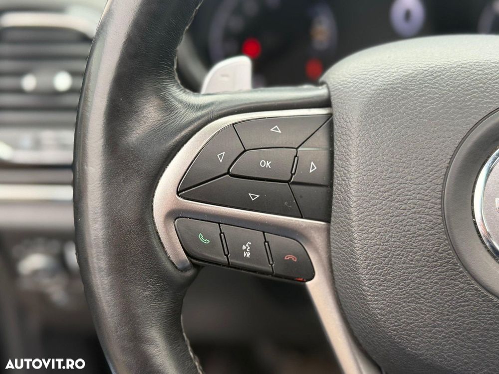 Jeep Grand Cherokee - 24