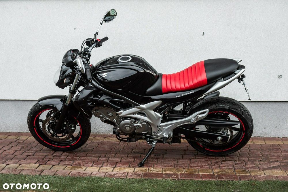Suzuki Gladius - 6