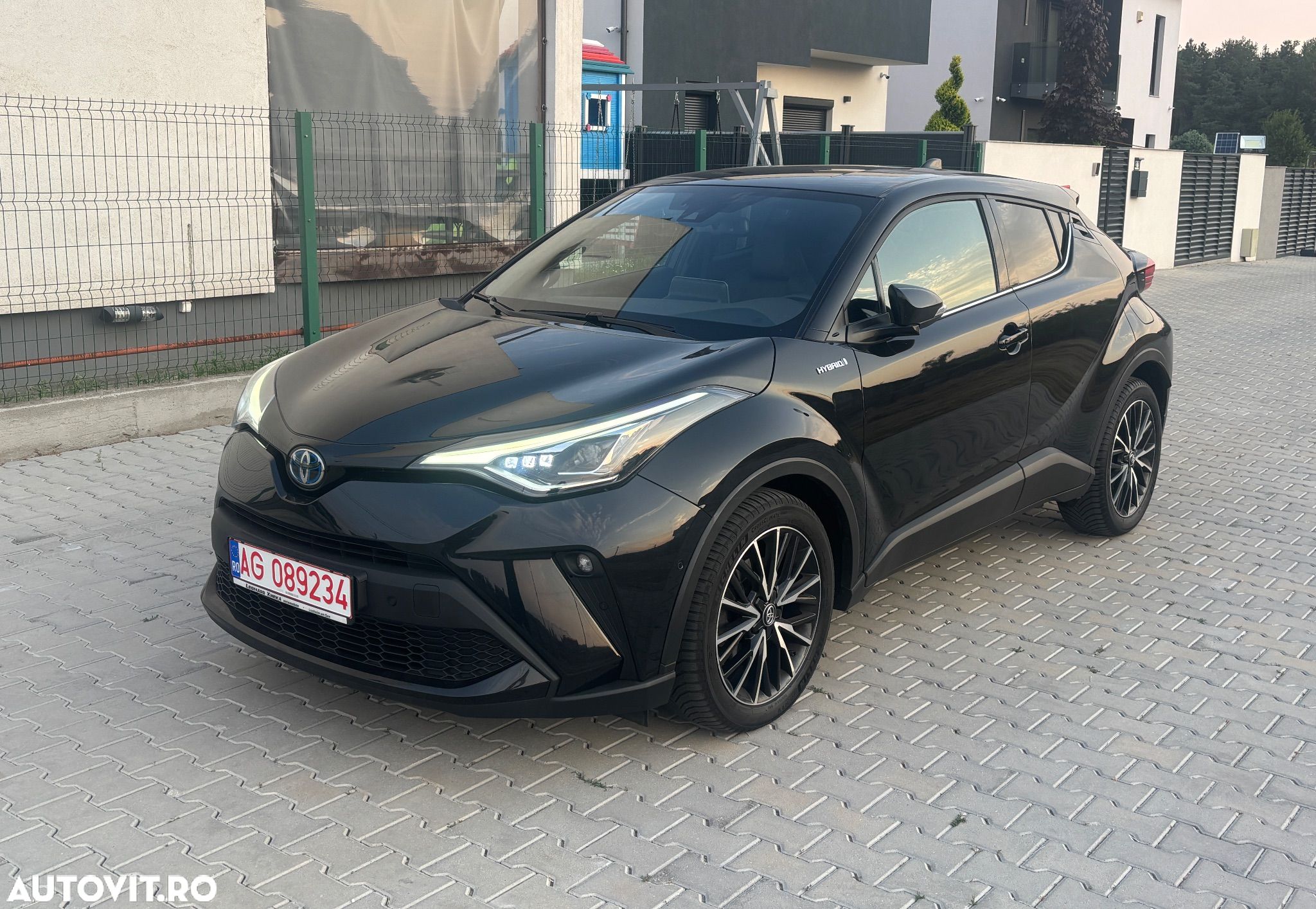 Toyota C-HR 2.0 Hybrid Lounge - 1