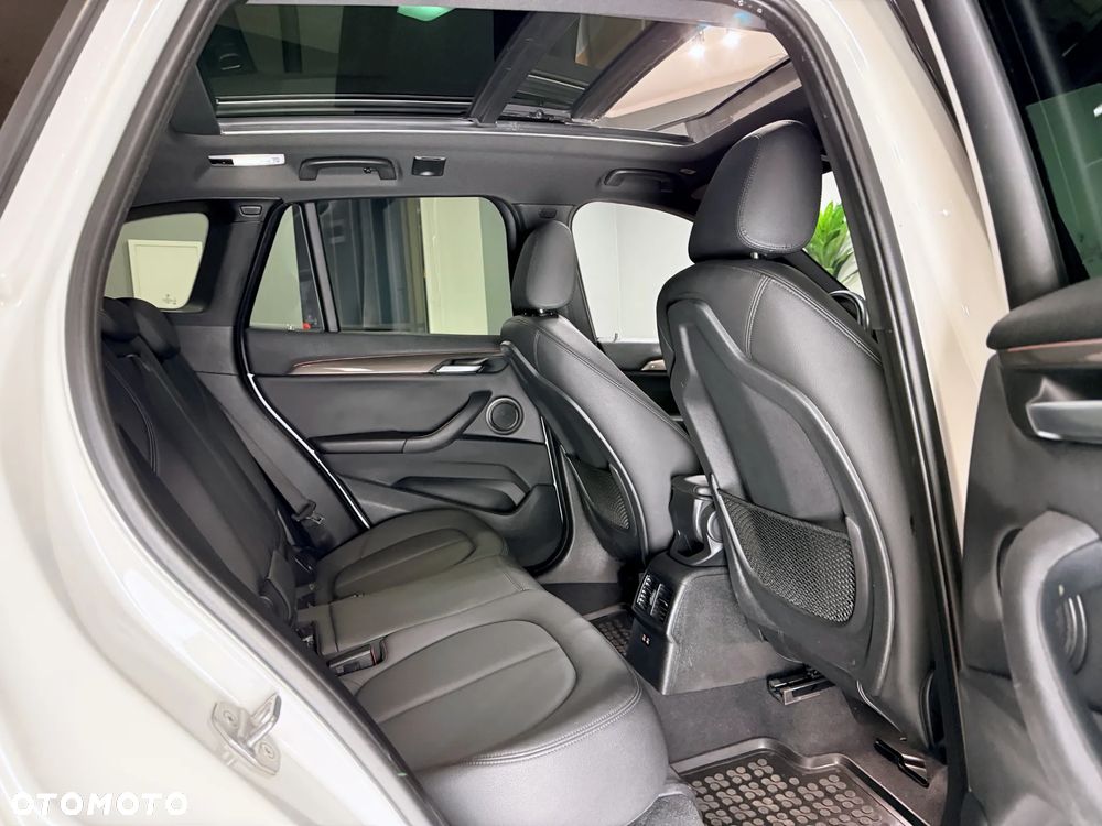 BMW X1 sDrive18i Sport Line - 16