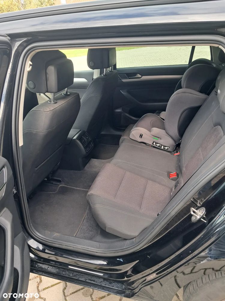 Volkswagen Passat - 13