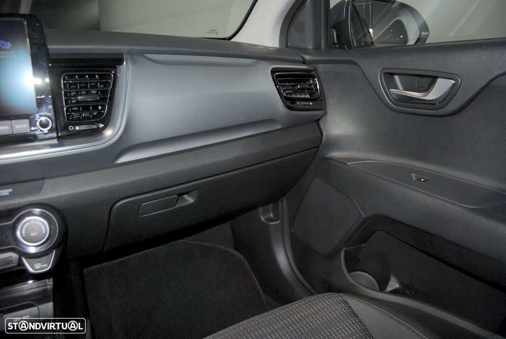 Kia Stonic 1.0 T-GDI Drive — fotografia 39