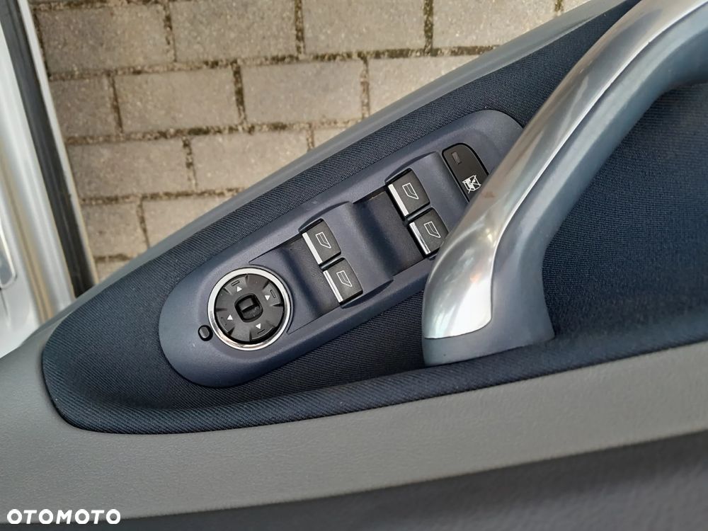 Ford Mondeo 2.0 Ghia - 10