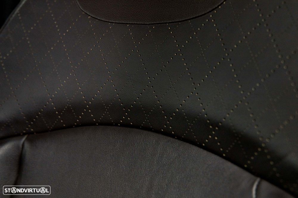 MINI 5 Portas Cooper D Auto - 16