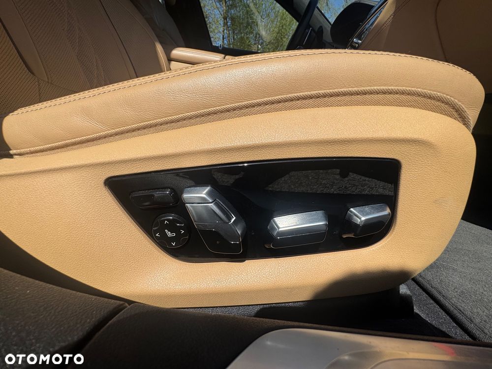 BMW Seria 7 740d xDrive - 32