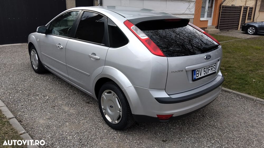 Ford Focus 1.6i Ghia - 5