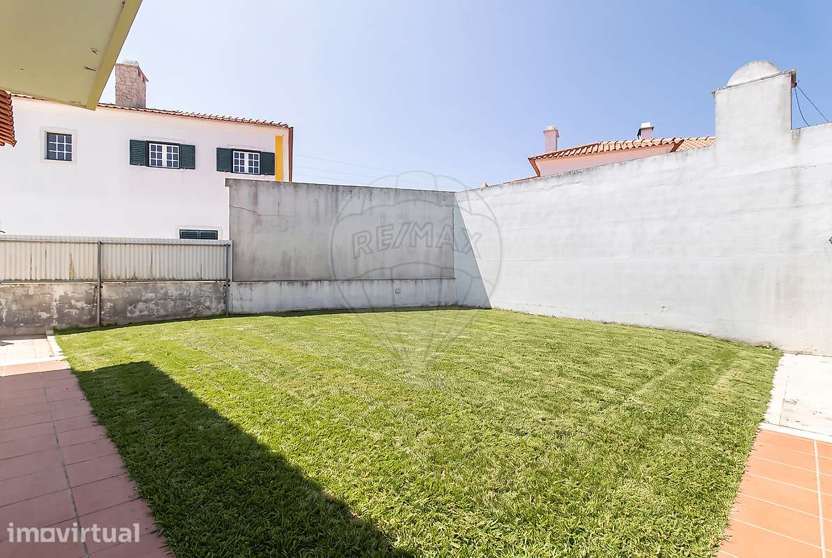 Moradia T4 com 570 m² de Terreno em São João das Lampas - Grande imagem: 3/44