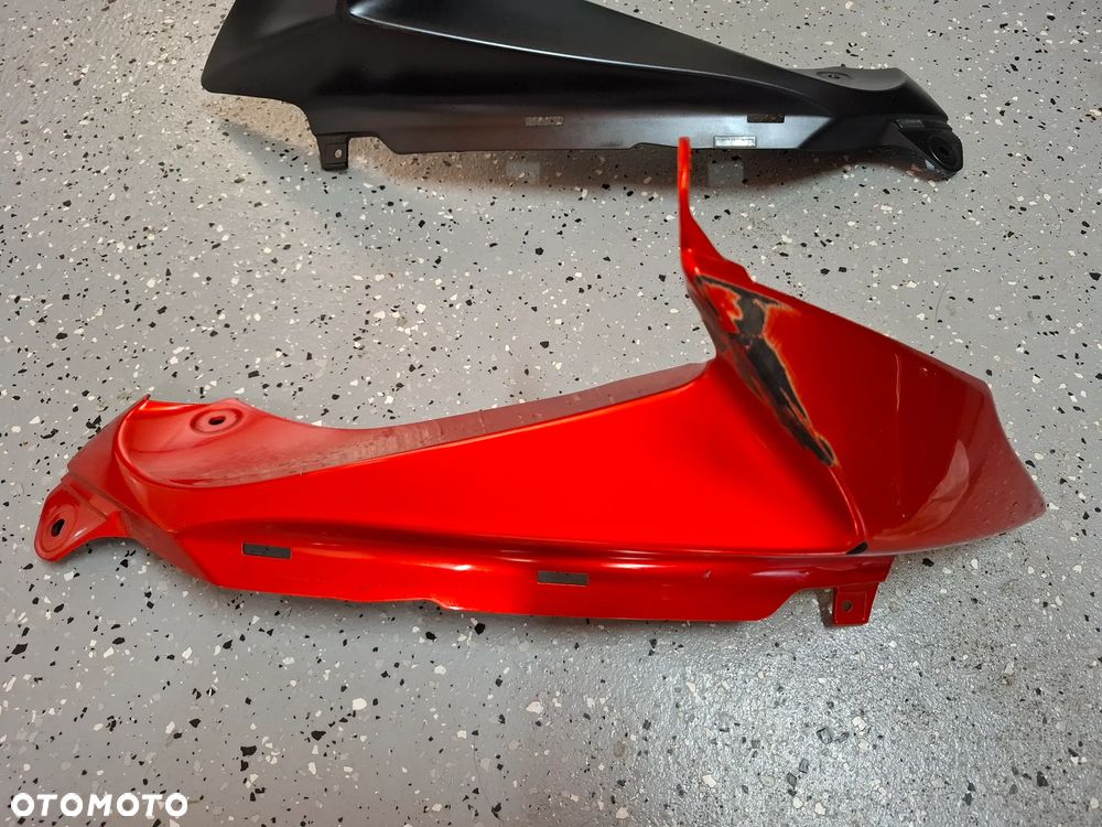 Suzuki GSXR 600 750 K8 K9 L0 owiewka bok boczek czacha wlot - 2