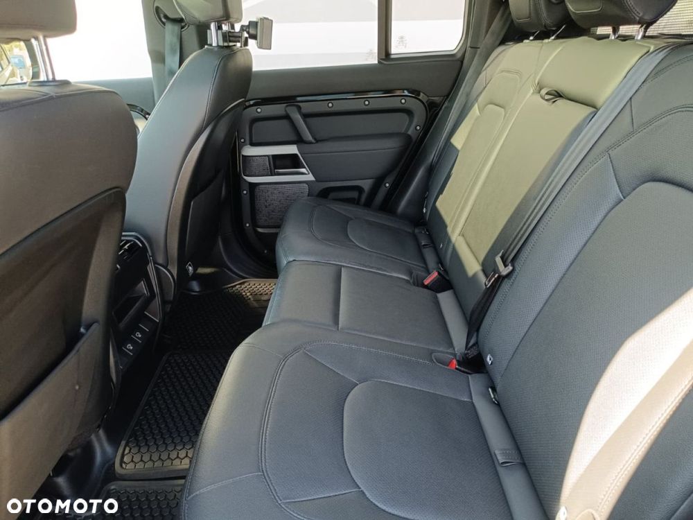 Land Rover Defender - 22